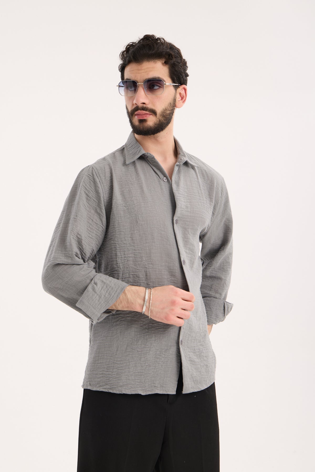 color:gray