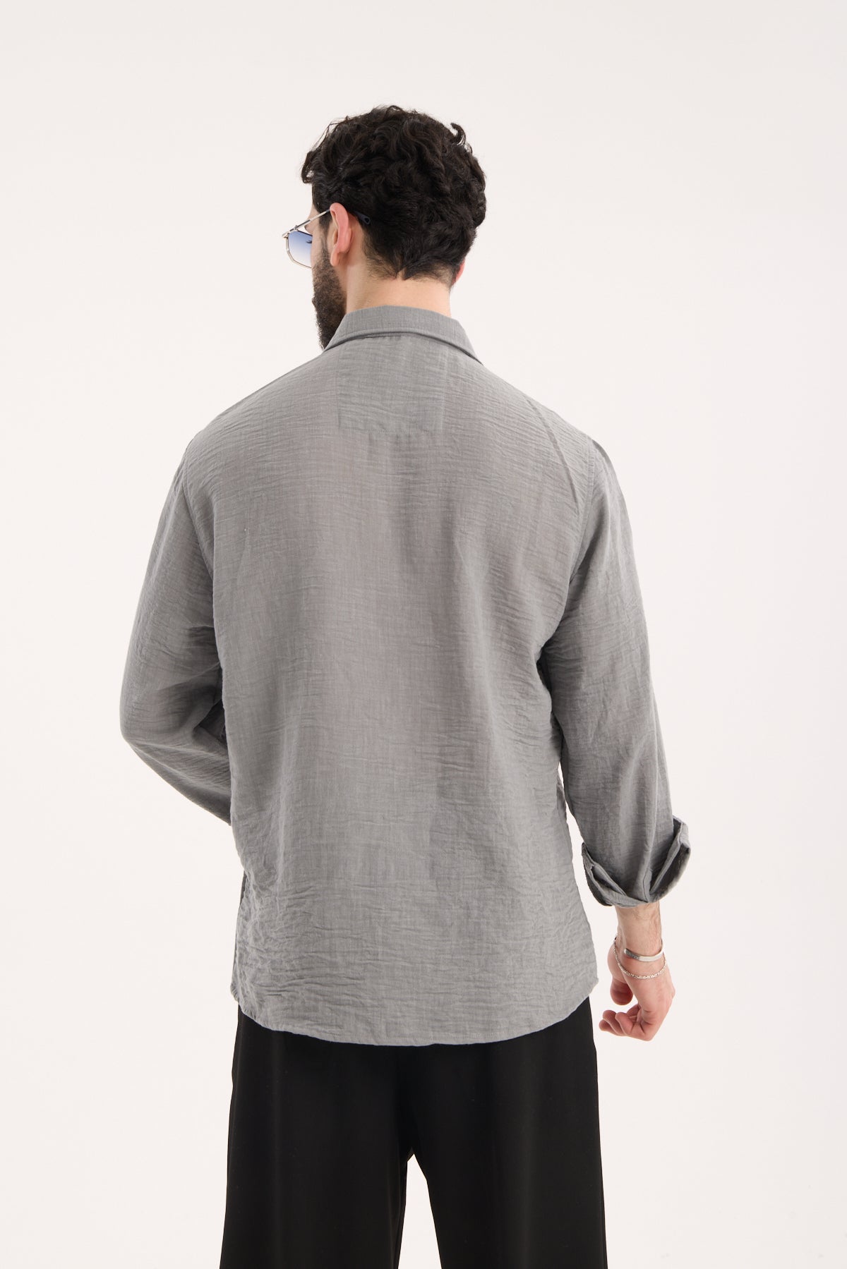 color:gray