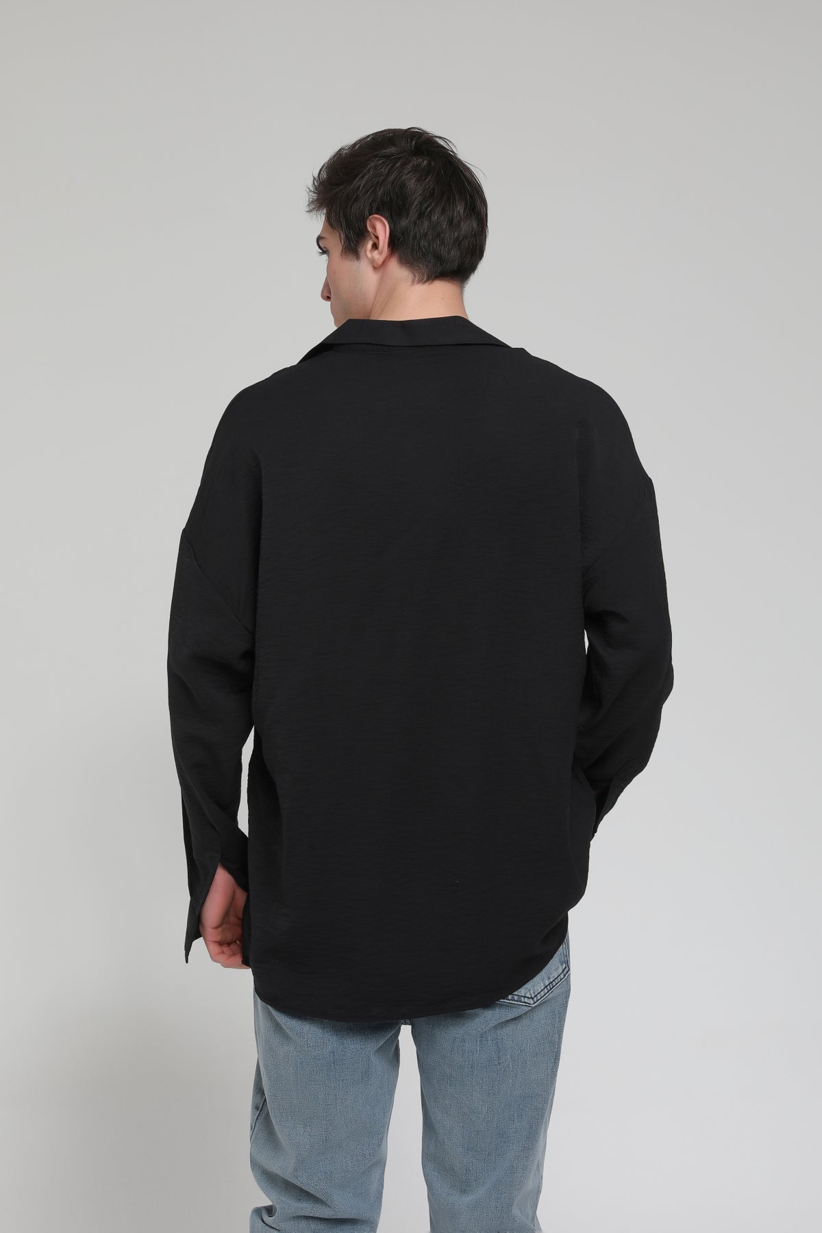 color:black